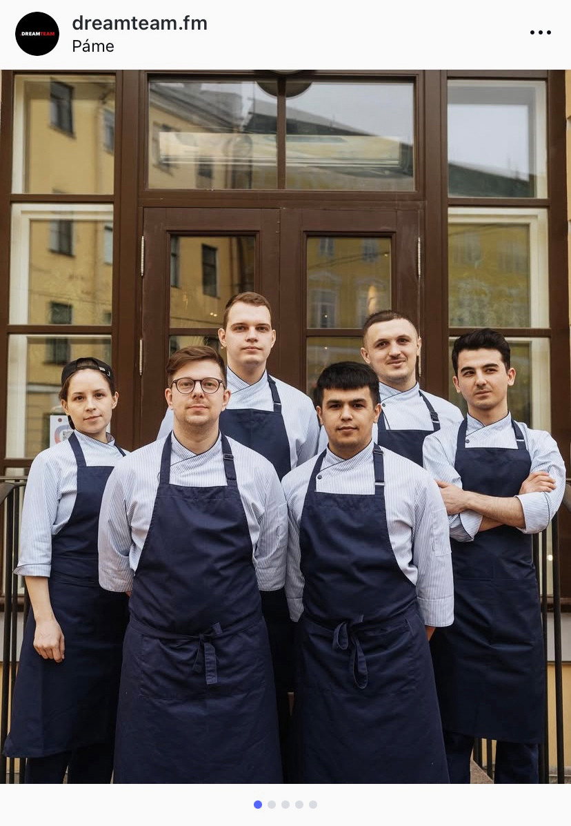 Фото команды сближает с клиентами, показывая, кто стоит за вашим бизнесом.